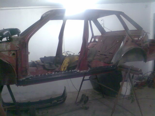 Karosseriearbeiten, linke Seite neuer Schweller